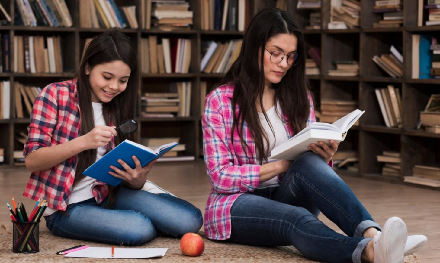 Estudiantes aprendiendo conceptos de organización financiera